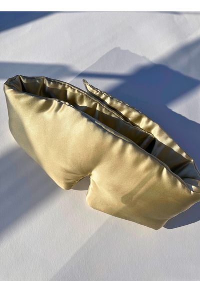 “Eyelash-protecting silk sleep mask in champagne beige made with 22 Momme mulberry silk, shown on a neutral background.”