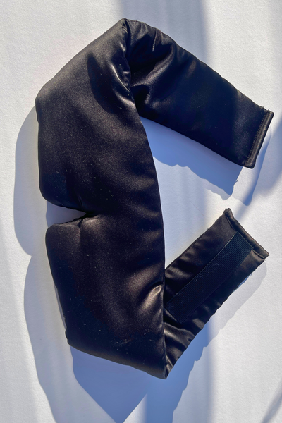 “Eyelash-protecting silk sleep mask in black, made with 22 Momme mulberry silk, shown on a neutral background.”
