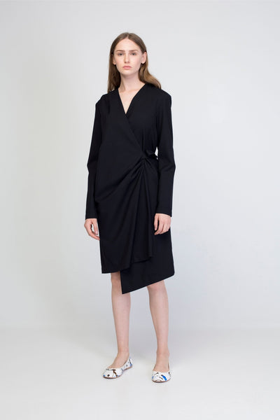 Melna Wrap kleita