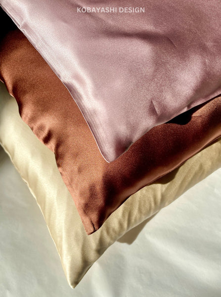 alt="Zīda spilvendrāna  dāvana sievietei  mātei draudzenei mammai silk pillowcase"