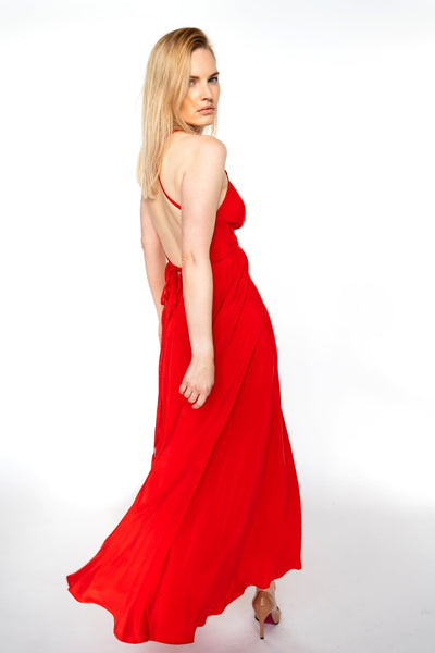 Viena izmēra sarkana maksi kleita no ilgtspējīga cupro auduma ar dziļu dekoltē  Zīda kelita ar atkailinātu muguru