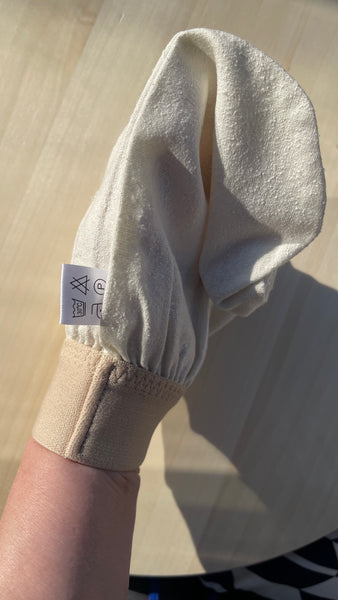 Raw Silk exfoliating glove for body peeling