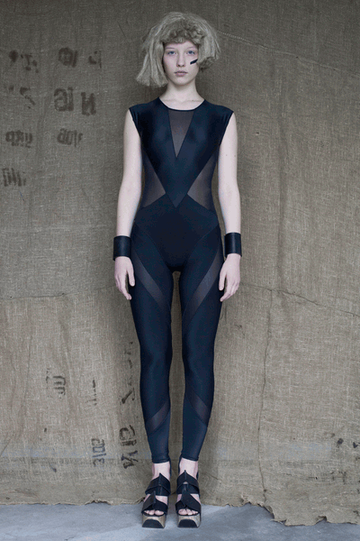 Black V paneled leggings